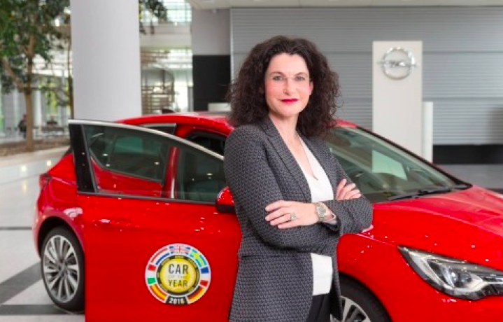 Artikelbild - Wie man Umsätze herbei zwitschert – Tina Müller, Marketingvorstand von Opel, bevorzugt Twitter für ihre direkte Kommunikation